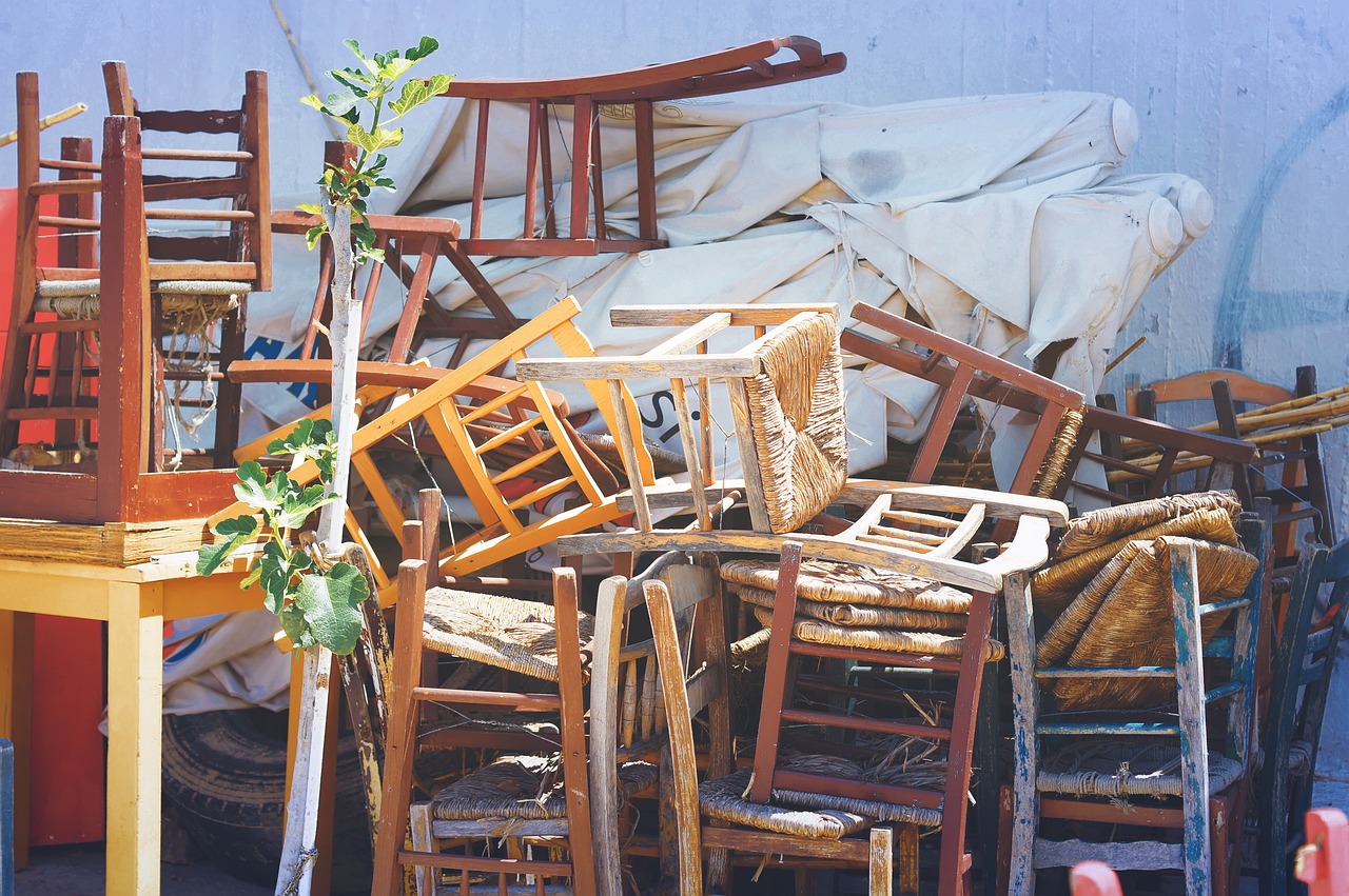 How to Dispose of Old Furniture in Sacramento (5 Options Compared)